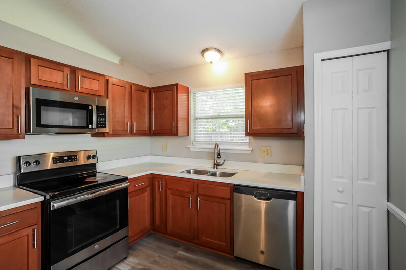 1,605/Mo, 8228 Honeysuckle Ln Jacksonville, FL 32244 Kitchen View