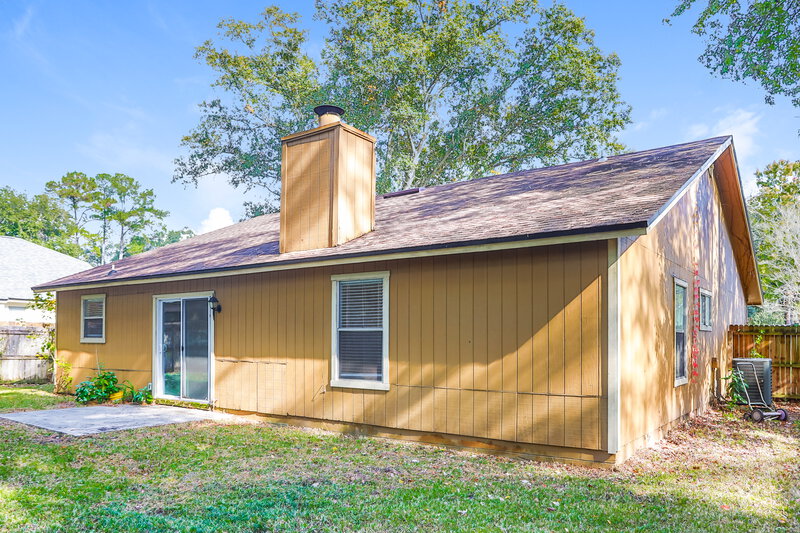 1,605/Mo, 8228 Honeysuckle Ln Jacksonville, FL 32244 Rear View