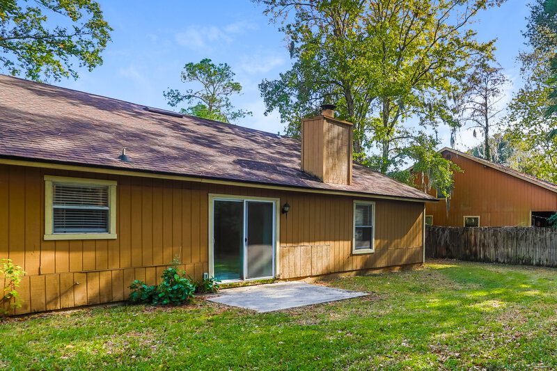 1,605/Mo, 8228 Honeysuckle Ln Jacksonville, FL 32244 Rear View 2