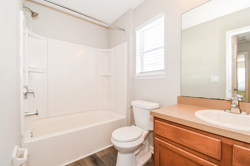 2,090/Mo, 734 Celebration Ln Middleburg, FL 32068 Bathroom View