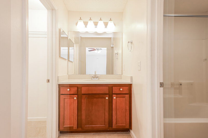 1,740/Mo, 1817 Penzance Pkwy Middleburg, FL 32068 Bathroom View