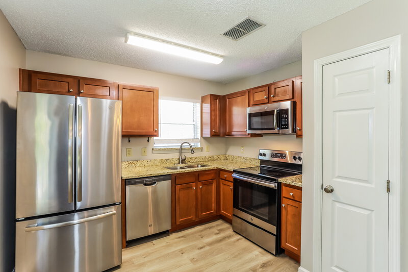 2,360/Mo, 12772 Glade Springs Dr S Jacksonville, FL 32246 Kitchen View 2