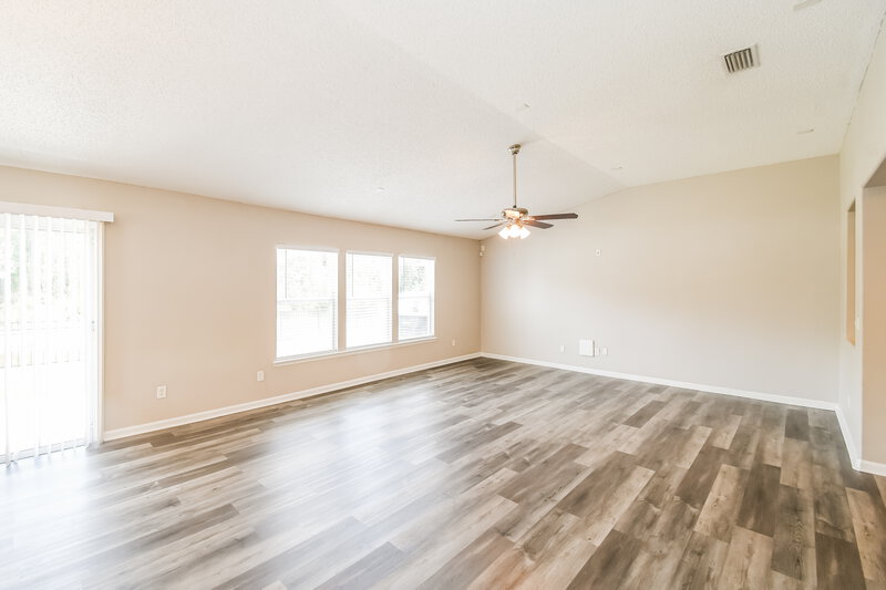 2,150/Mo, 11701 Carson Lake Dr Jacksonville, FL 32221 Living Room View