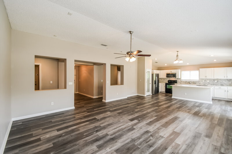 2,150/Mo, 11701 Carson Lake Dr Jacksonville, FL 32221 Living Room View 2