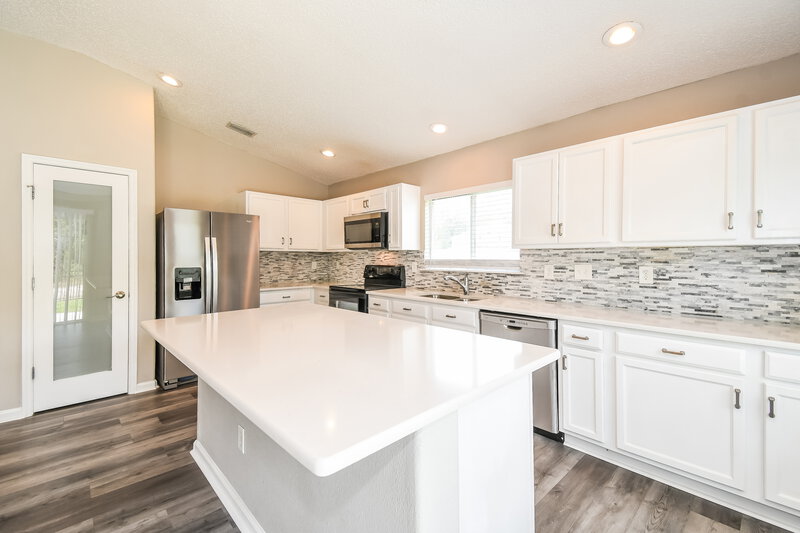 2,150/Mo, 11701 Carson Lake Dr Jacksonville, FL 32221 Kitchen View