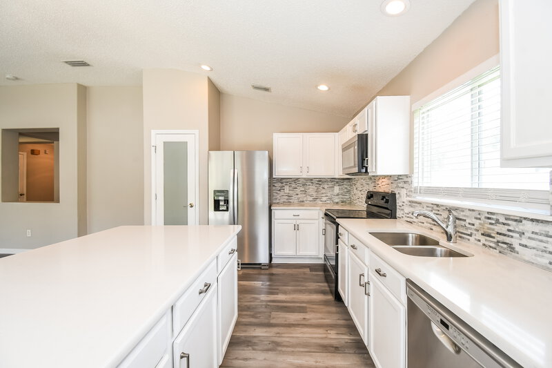 2,150/Mo, 11701 Carson Lake Dr Jacksonville, FL 32221 Kitchen View 2