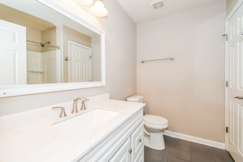 2,150/Mo, 11701 Carson Lake Dr Jacksonville, FL 32221 Bathroom View
