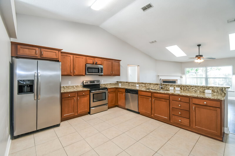 2,185/Mo, 3490 White Wing Rd Orange Park, FL 32073 Kitchen View 2