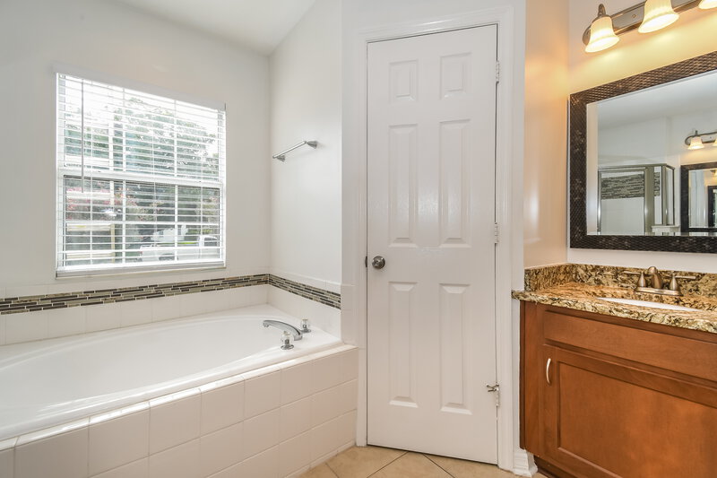 2,185/Mo, 3490 White Wing Rd Orange Park, FL 32073 Main Bathroom View