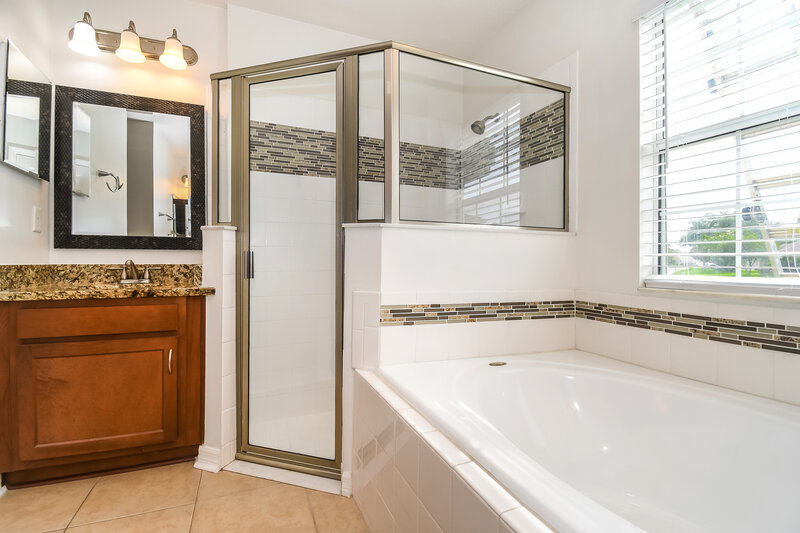 2,185/Mo, 3490 White Wing Rd Orange Park, FL 32073 Main Bathroom View 2