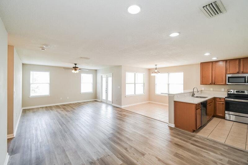 1,670/Mo, 607 Sunny Stroll Dr Middleburg, FL 32068 Living Room View 2