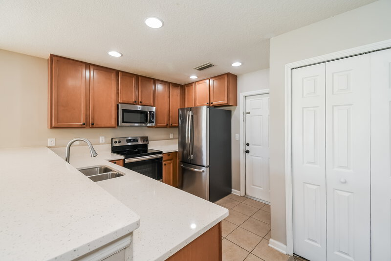 1,670/Mo, 607 Sunny Stroll Dr Middleburg, FL 32068 Kitchen View 2