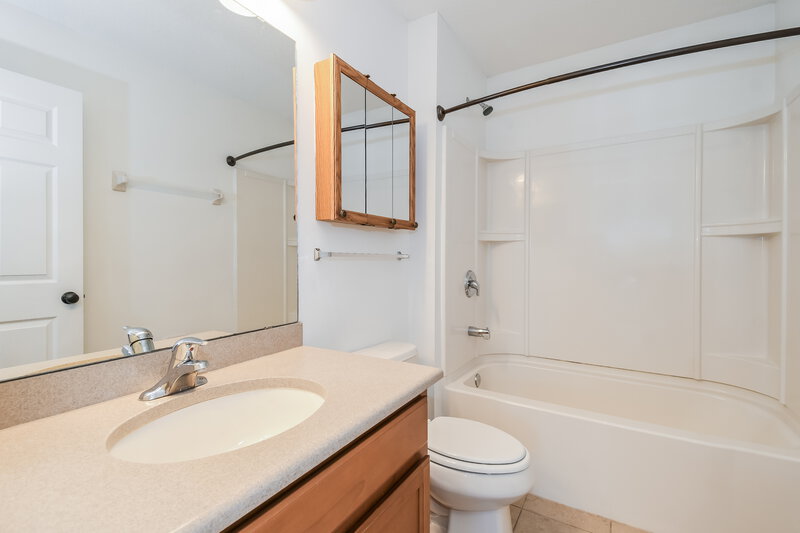 1,670/Mo, 607 Sunny Stroll Dr Middleburg, FL 32068 Bathroom View