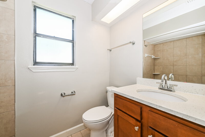 1,790/Mo, 7974 Amandas Crossing Dr E Jacksonville, FL 32244 Main Bathroom View