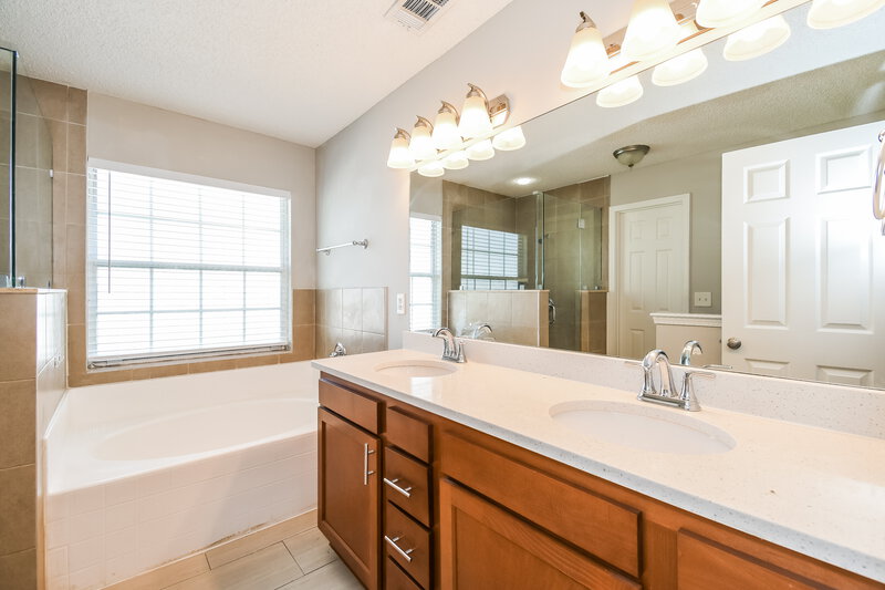 2,405/Mo, 12071 Sunchase Dr Jacksonville, FL 32246 Main Bathroom View