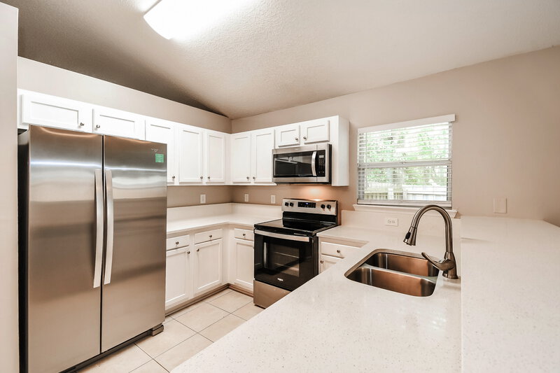 2,040/Mo, 2765 Acorn Park Dr N Jacksonville, FL 32218 Kitchen View