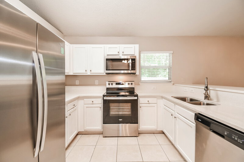 2,040/Mo, 2765 Acorn Park Dr N Jacksonville, FL 32218 Kitchen View 2