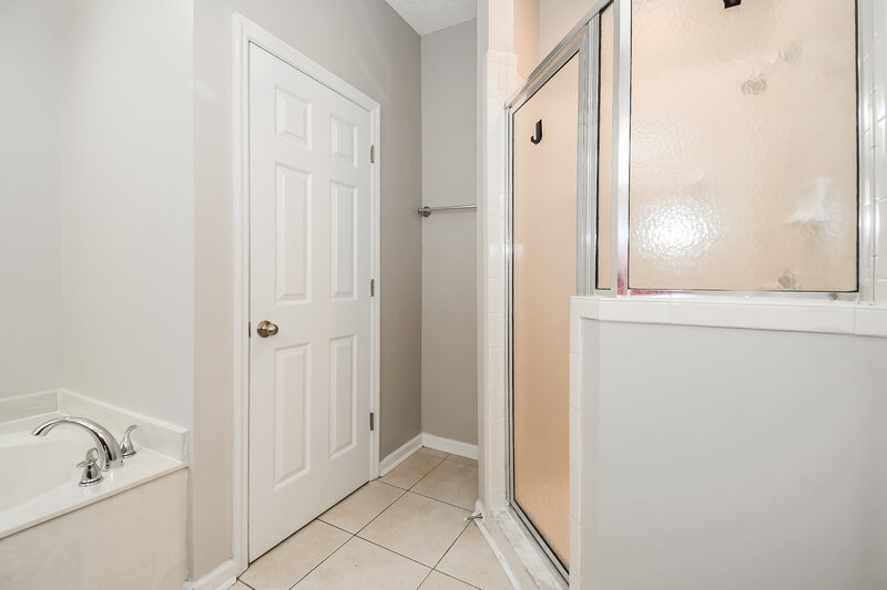 2,040/Mo, 2765 Acorn Park Dr N Jacksonville, FL 32218 Main Bathroom View 2
