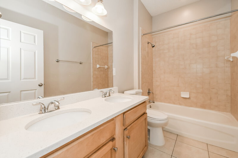 2,040/Mo, 2765 Acorn Park Dr N Jacksonville, FL 32218 Bathroom View
