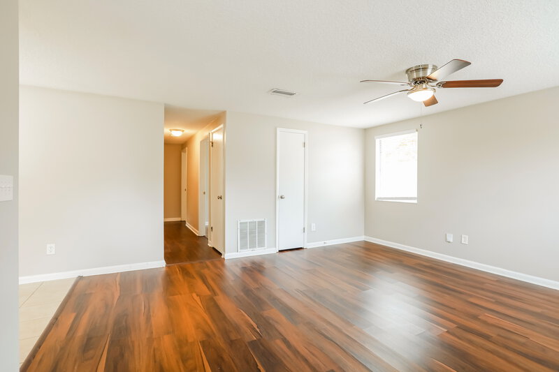 1,700/Mo, 2834 Tanglewood Blvd Orange Park, FL 32065 Living Room View 3