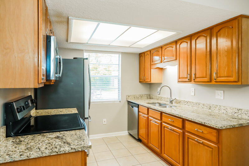 1,700/Mo, 2834 Tanglewood Blvd Orange Park, FL 32065 Kitchen View 2