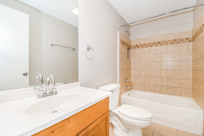 1,695/Mo, 2834 Tanglewood Blvd Orange Park, FL 32065 Main Bathroom View