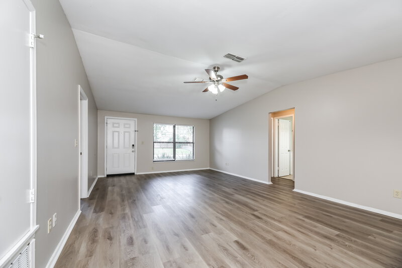 1,600/Mo, 1670 Mary Beth Dr Middleburg, FL 32068 Living Room View