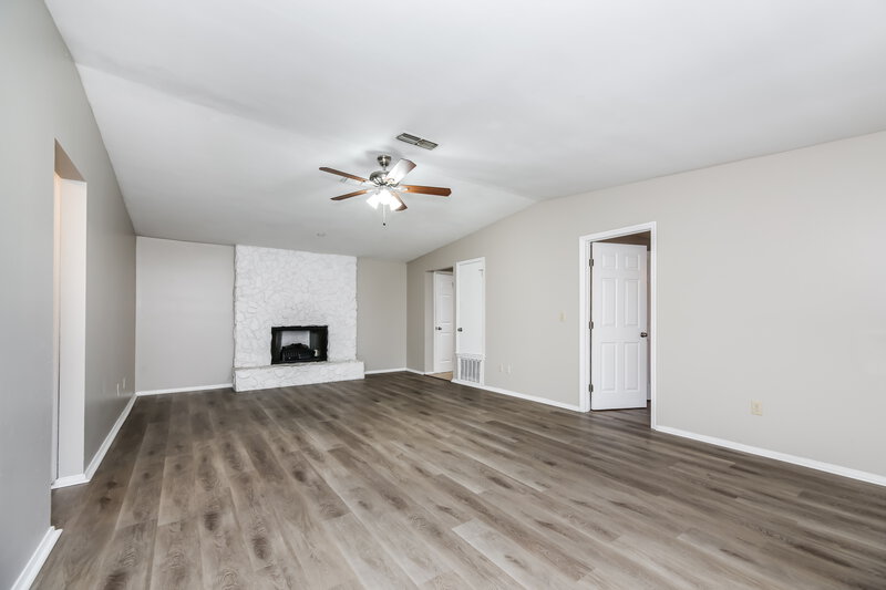 1,600/Mo, 1670 Mary Beth Dr Middleburg, FL 32068 Living Room View 2