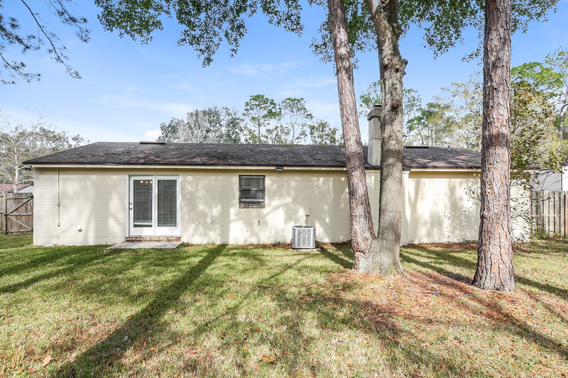 1,600/Mo, 1670 Mary Beth Dr Middleburg, FL 32068 Rear View