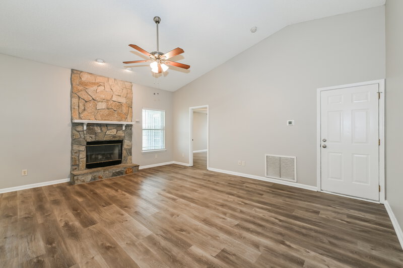 1,925/Mo, 550 Whitfield Rd Jacksonville, FL 32221 Living Room View