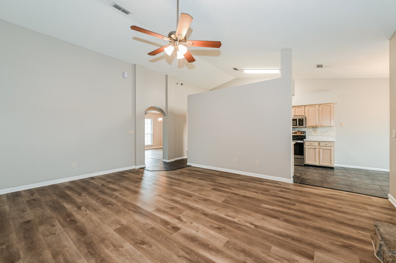 1,925/Mo, 550 Whitfield Rd Jacksonville, FL 32221 Living Room View 2