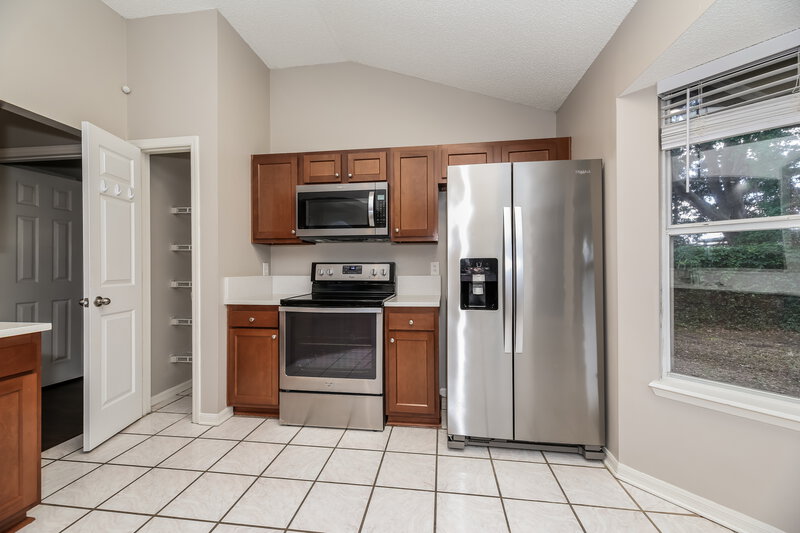2,150/Mo, 1455 Beecher Ln Orange Park, FL 32073 Kitchen View 2