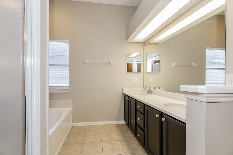 2,150/Mo, 1455 Beecher Ln Orange Park, FL 32073 Main Bathroom View
