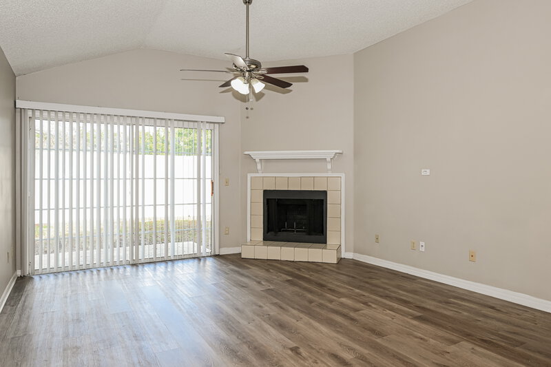 1,660/Mo, 7737 Manassas Ct Jacksonville, FL 32277 Living Room View 2