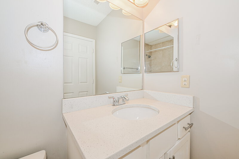 1,660/Mo, 7737 Manassas Ct Jacksonville, FL 32277 Main Bathroom View