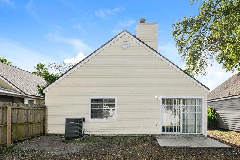 1,660/Mo, 7737 Manassas Ct Jacksonville, FL 32277 Rear View