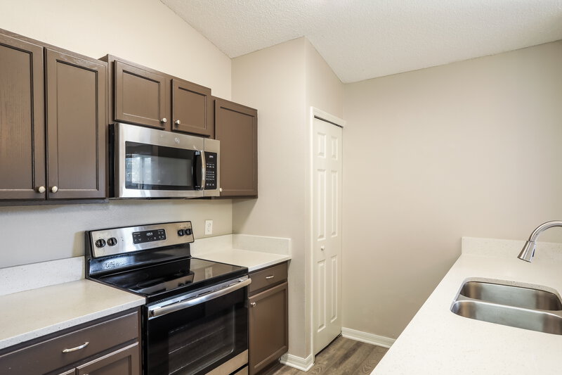 2,240/Mo, 3640 Alec Drive Middleburg, FL 32068 Kitchen View