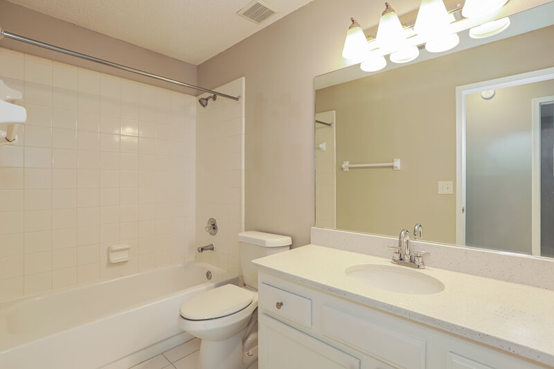 1,635/Mo, 8051 Mactavish Way W Jacksonville, FL 32244 Bathroom View