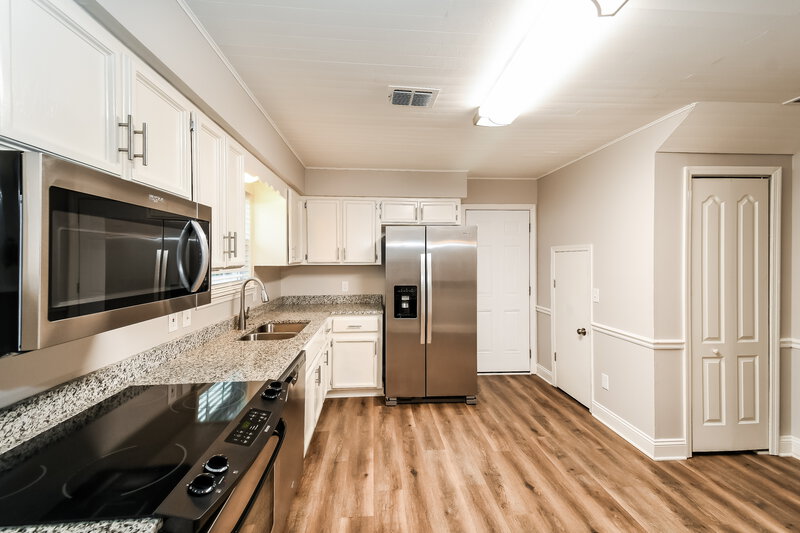 2,025/Mo, 1817 Farm Way Middleburg, FL 32068 Kitchen View 2