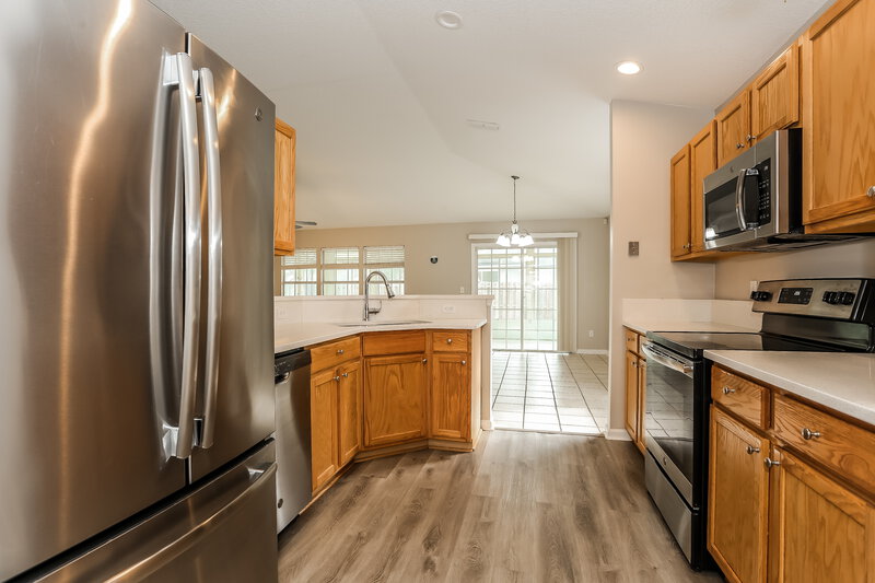 1,715/Mo, 8944 Fallsmill Dr Jacksonville, FL 32244 Kitchen View