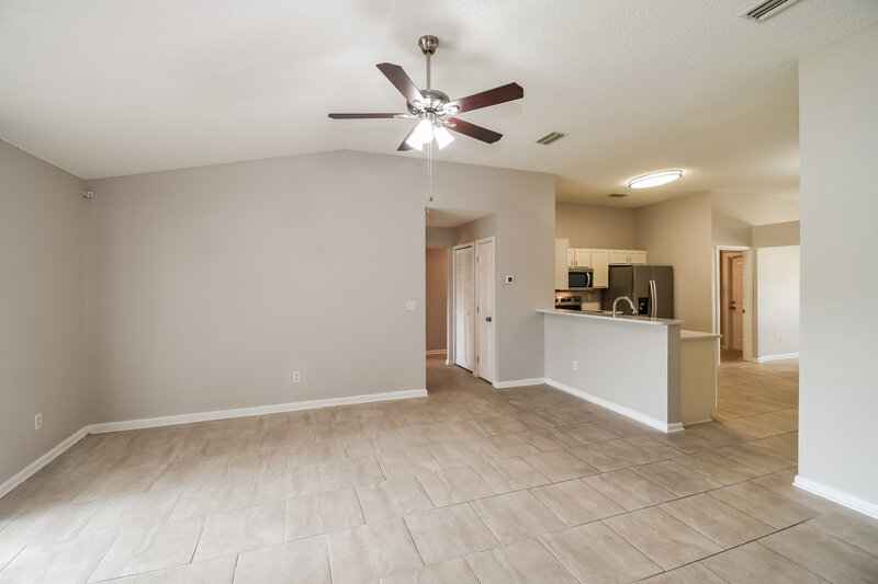 2,100/Mo, 1111 Calla Glen Ln Green Cove Springs, FL 32043 Living Room View 2