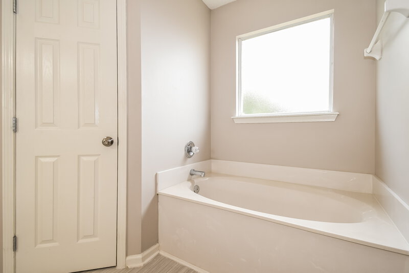 2,100/Mo, 1111 Calla Glen Ln Green Cove Springs, FL 32043 Main Bathroom View 2