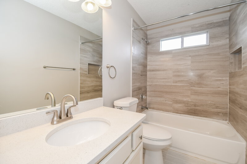 2,100/Mo, 1111 Calla Glen Ln Green Cove Springs, FL 32043 Bathroom View