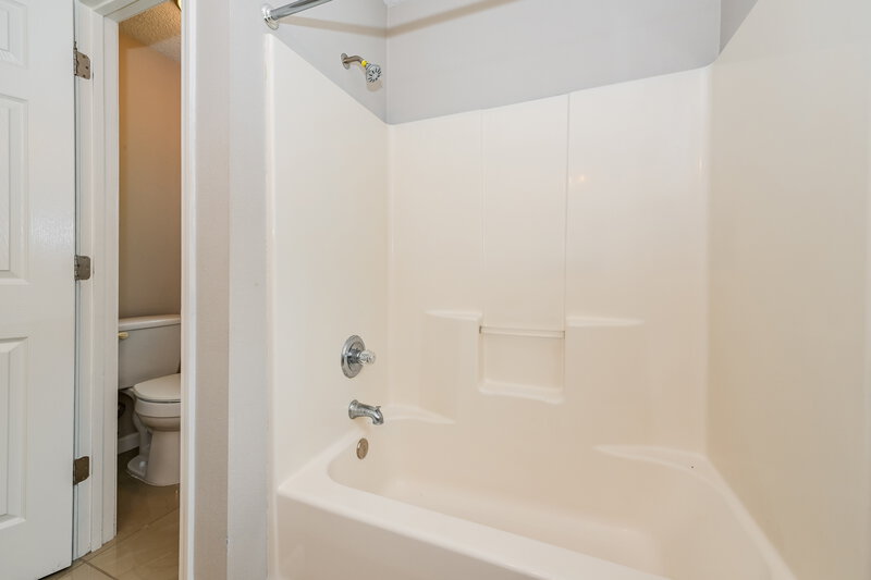 1,695/Mo, 484 Heron Nest Point Orange Park, FL 32073 Main Bathroom View 2