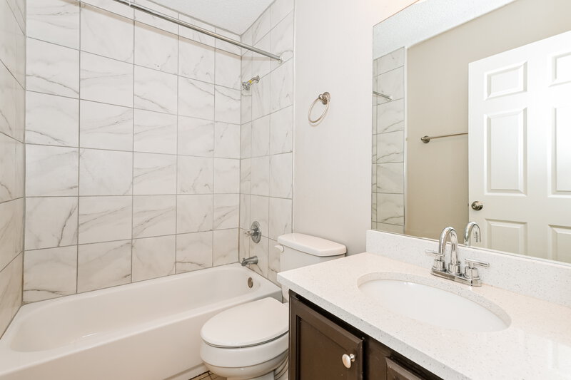 1,695/Mo, 484 Heron Nest Point Orange Park, FL 32073 Bathroom View