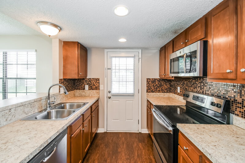 1,650/Mo, 9727 Villiers Dr S Jacksonville, FL 32221 Kitchen View 2