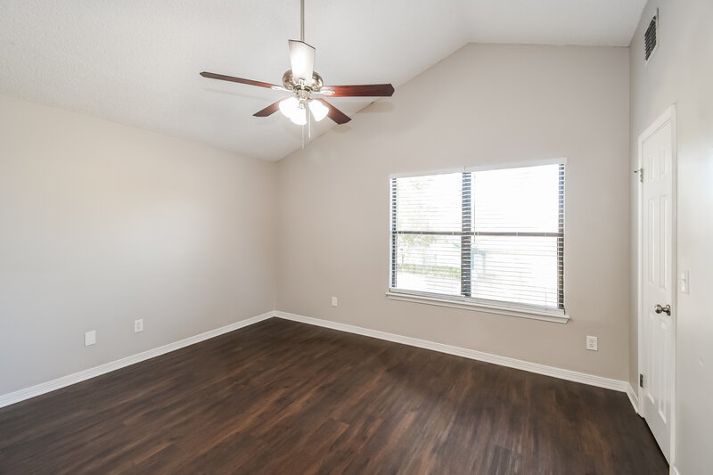 1,650/Mo, 9727 Villiers Dr S Jacksonville, FL 32221 Main Bedroom View