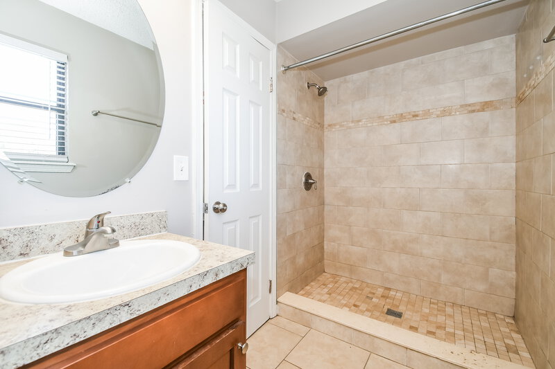 1,650/Mo, 9727 Villiers Dr S Jacksonville, FL 32221 Main Bathroom View