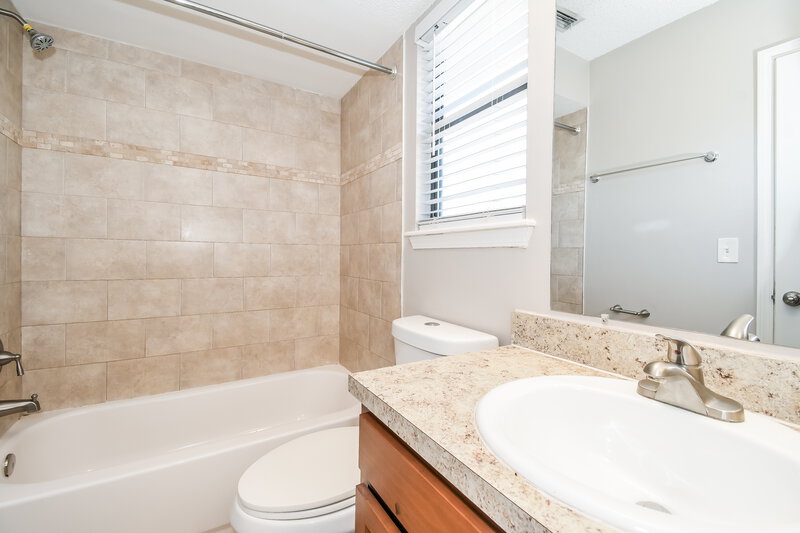 1,650/Mo, 9727 Villiers Dr S Jacksonville, FL 32221 Bathroom View