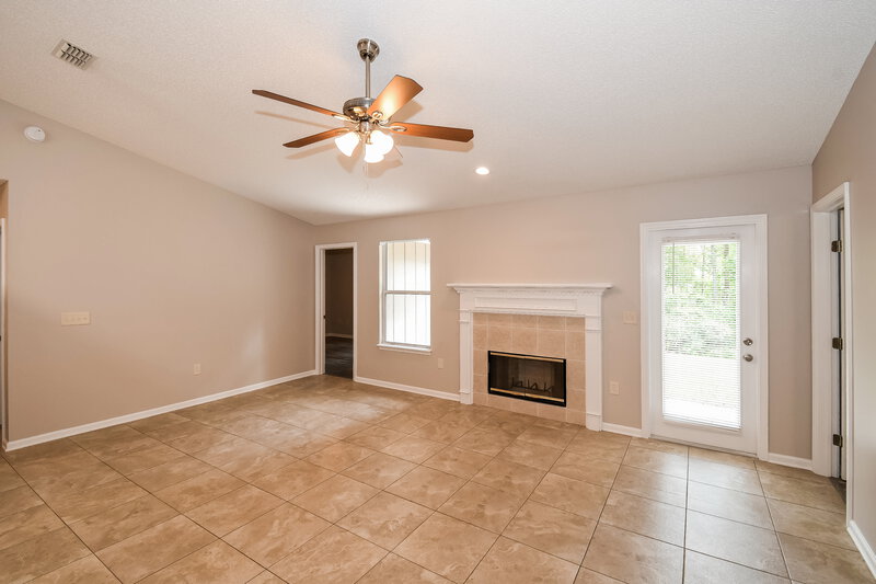 1,870/Mo, 11717 E Cherry Bark Dr Jacksonville, FL 32218 Living Room View